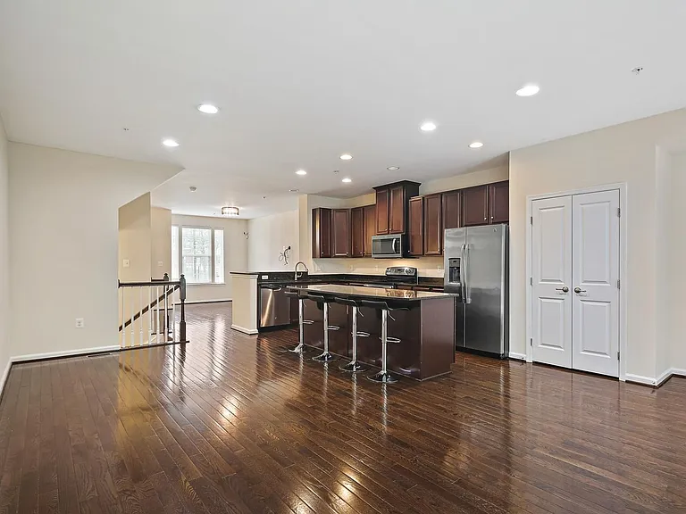 11675 Emerald Green Dr — Photo 4