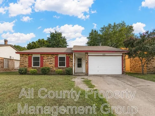 1305 Clark Trl, Grand Prairie, TX 75052
