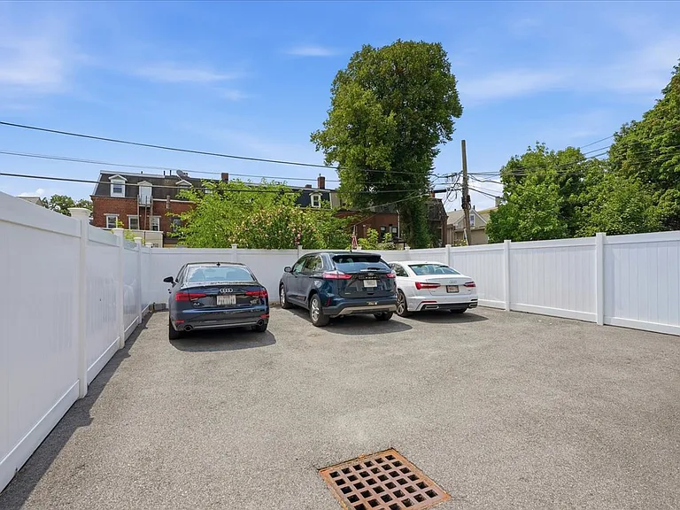 613 E 6th St #3 — Photo 24