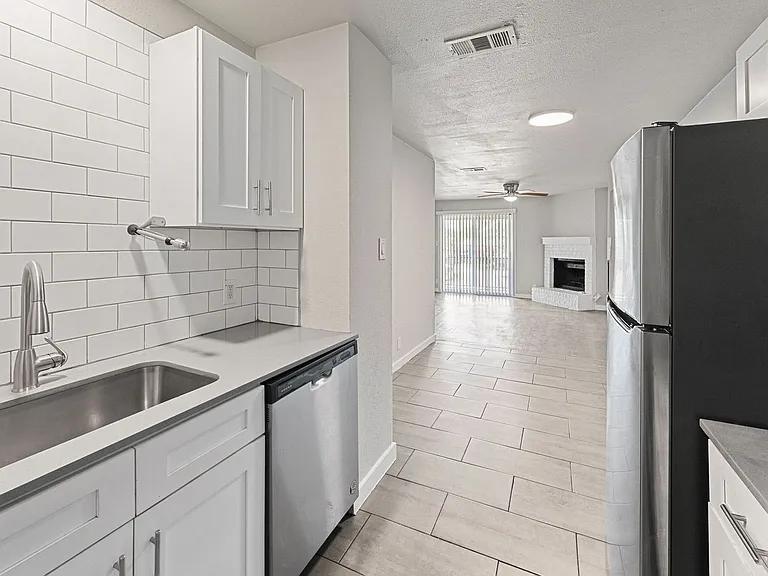 6812 S Congress Ave — Photo 30