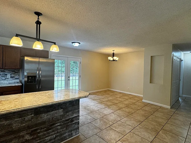 112 Shamrock Dr — Photo 5