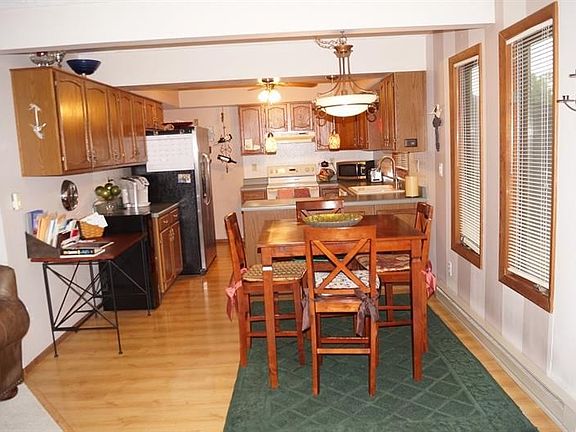 The kitchen/dining combo has nice an open and has plenty of light.