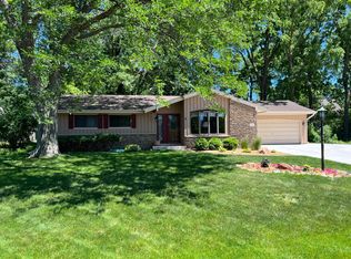 3820 S Spruce Rd, New Berlin, WI 53151