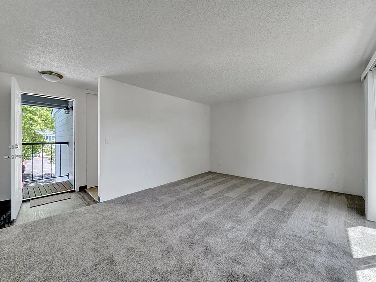Karens Korner Apartments — Photo 11