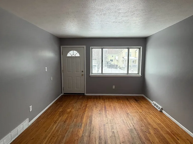 12309 Watterson Ave — Photo 4