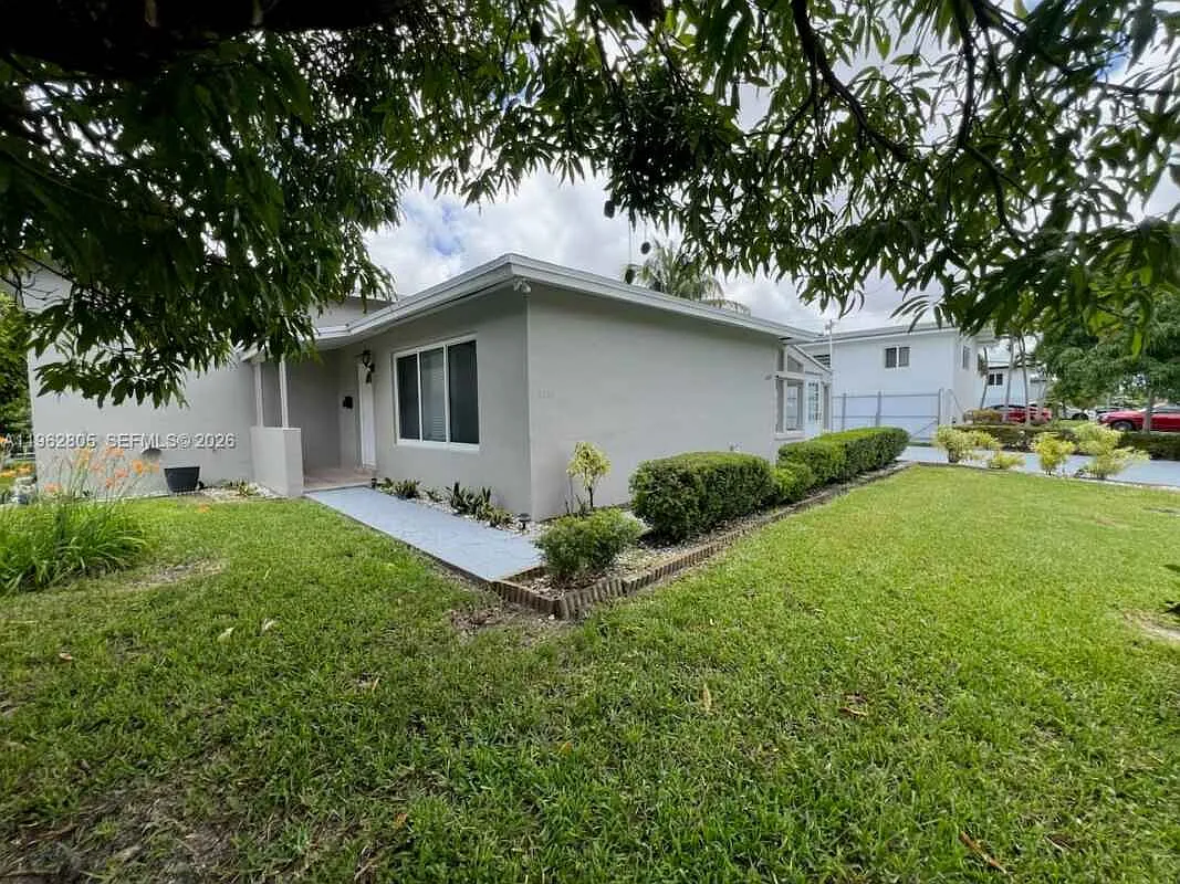 1260 Ne 200th Ter Miami, Fl 33179 — Photo 1