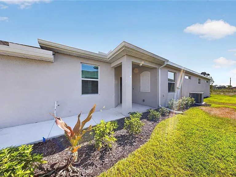 20559 Hazelnut Ct S — Photo 3