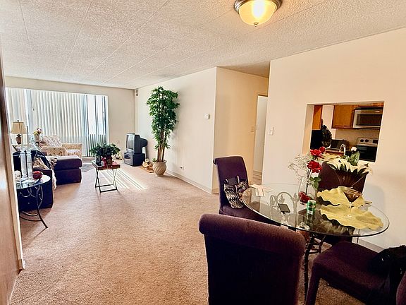 2nd image of 606 E Woodland Park Ave APT 608