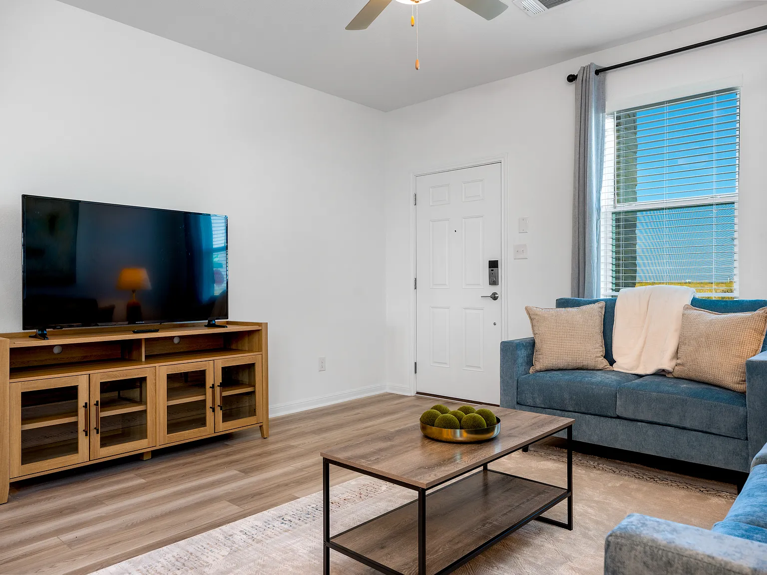 4 bed, $4,500 — Photo 2