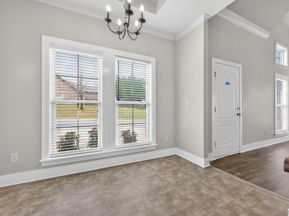 3rd image of 121 Kingston Ct