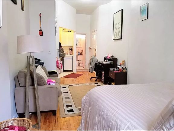 3rd image of 424 E 77th St APT 1A