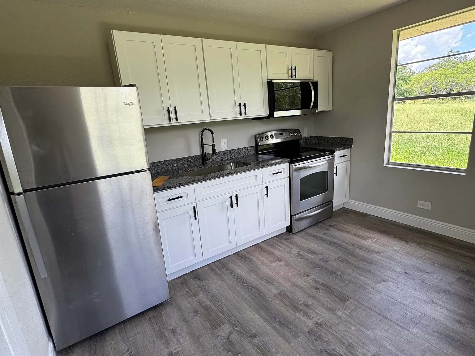 1512 & 1510 Sandy Ln — Photo 2