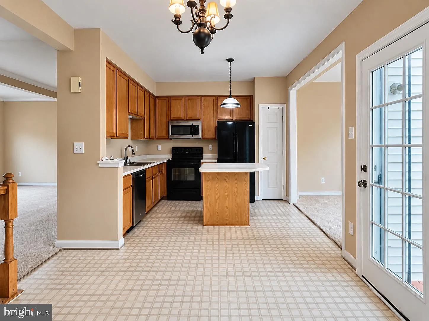3 bed, 2.5 bath, 2070 sqft, $2,800 — Photo 4