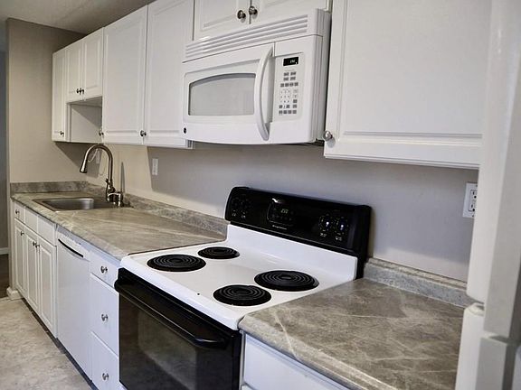 4th image of 158 Adams St