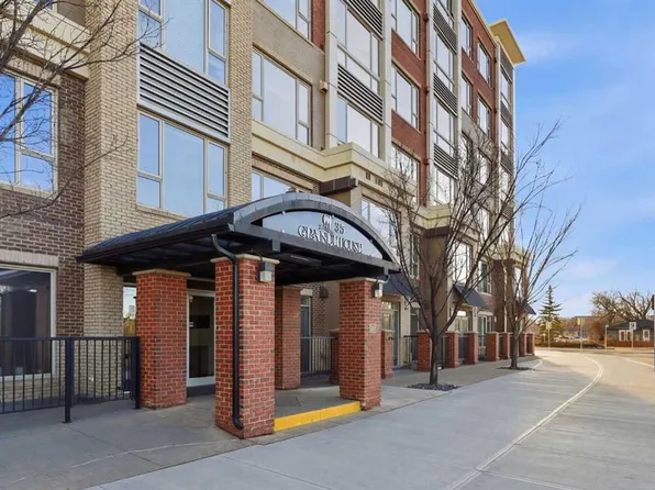 35 W Inglewood Park SE #414, Calgary, AB T2G 1B5