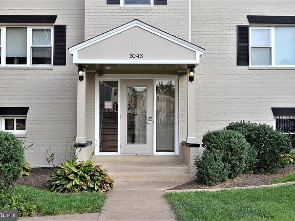 3rd image of 3043 Patrick Henry Dr APT 102