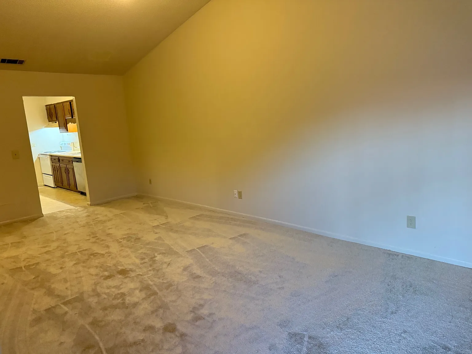 2 bed, 900 sqft, $900 — Photo 2
