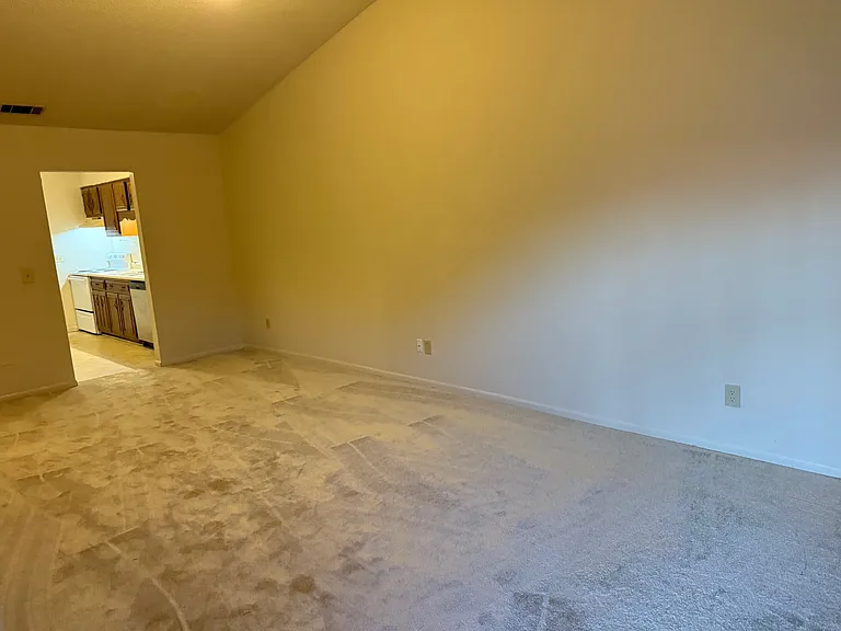 110 Lanier Dr #11 — Photo 2