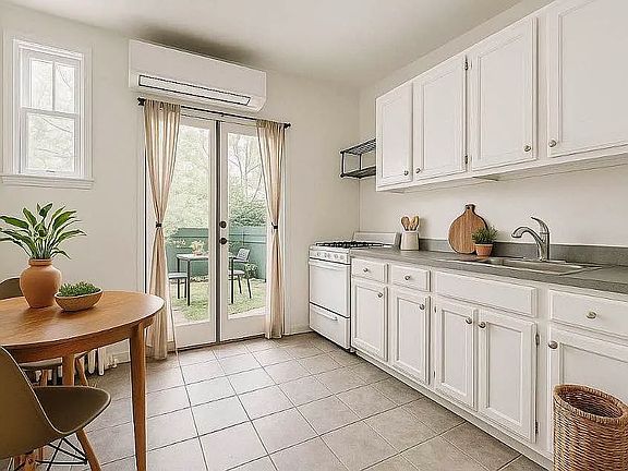 2nd image of 329 S 4th St #1