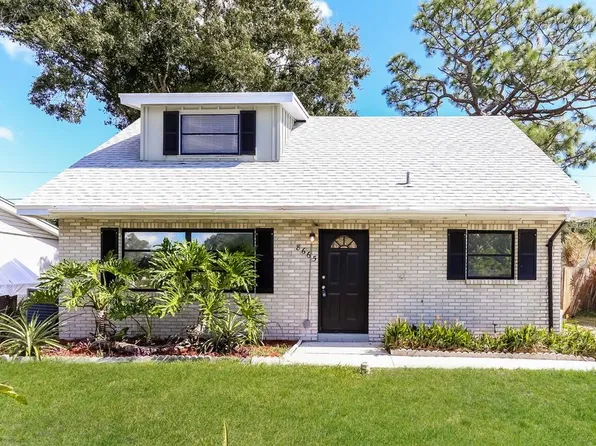 8665 92nd St, Seminole, FL 33777