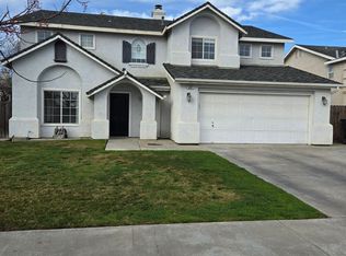 647 Vista Ct, Lemoore, CA 93245