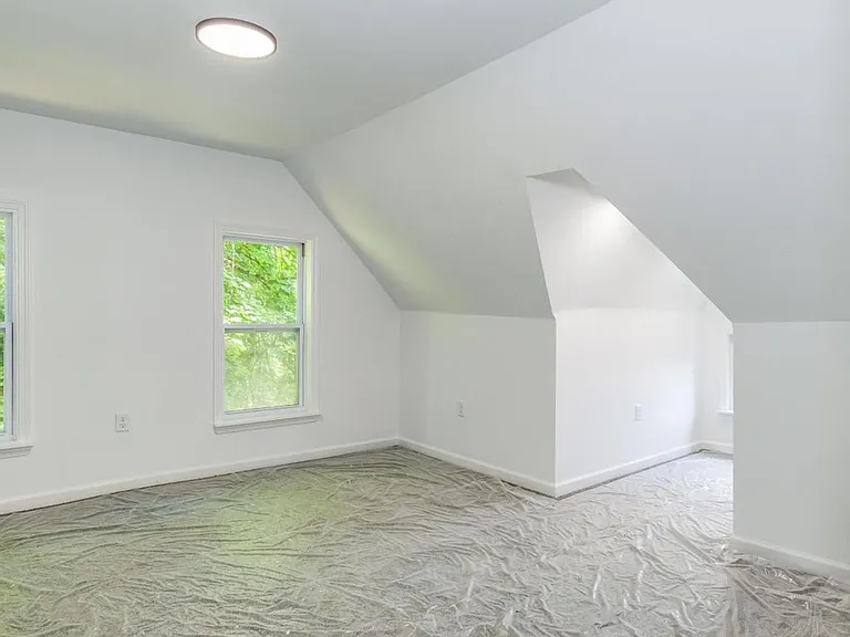 910 Main St — Photo 7