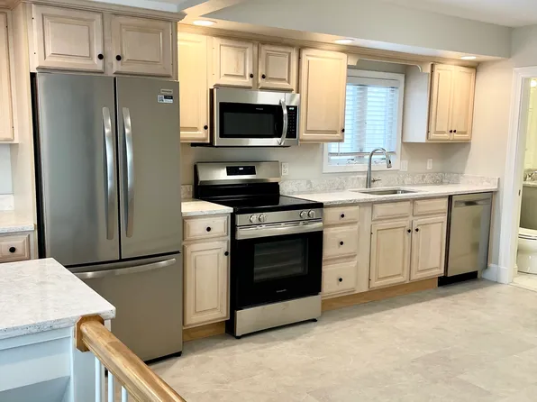 231 Waverley Rd #3, North Andover, MA 01845