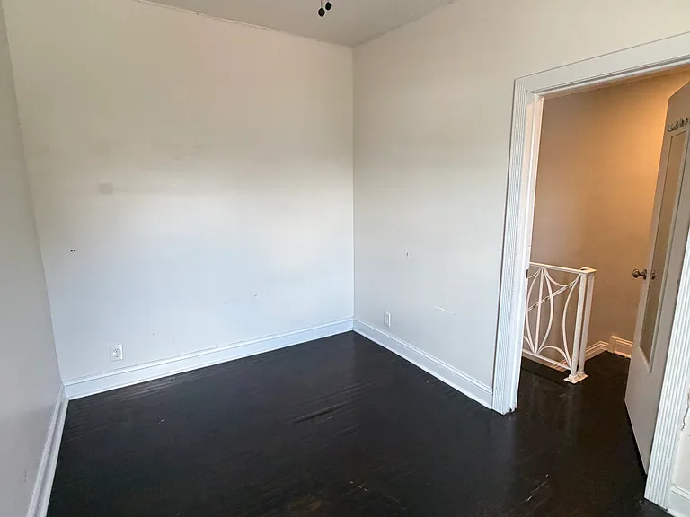 2977 Mercer St — Photo 15