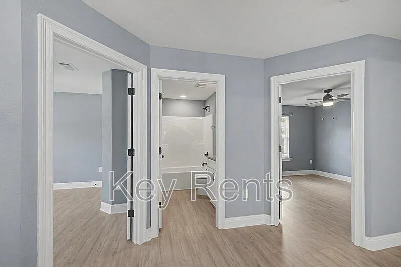 3 bed, 2.0 bath, 1642 sqft, $1,975 — Photo 4