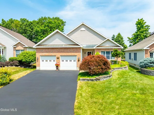 27 Cheshire Way, Loudonville, NY 12211