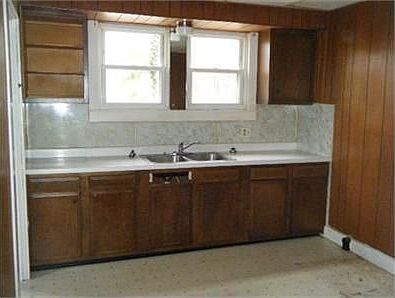 2nd image of 3039 Grace Ave