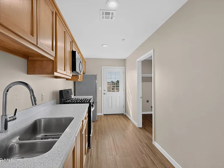 1483 Osullivan Dr #B — Photo 11