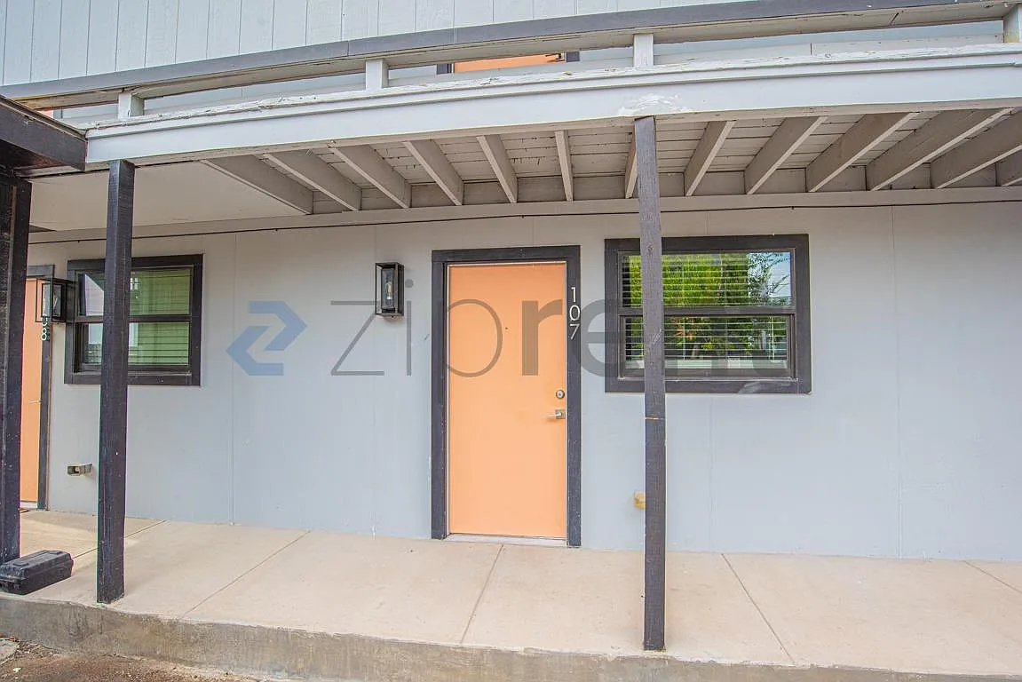 4400 San Jacinto St — Photo 2