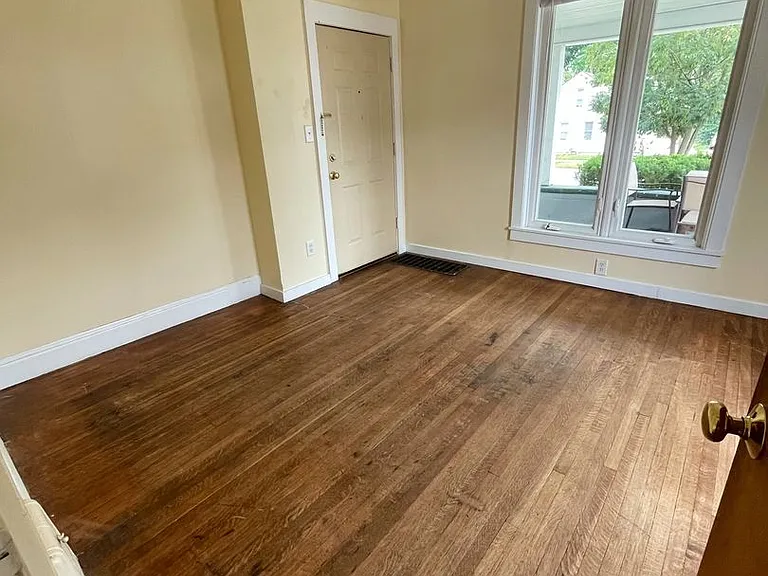 211 Ballard St — Photo 5