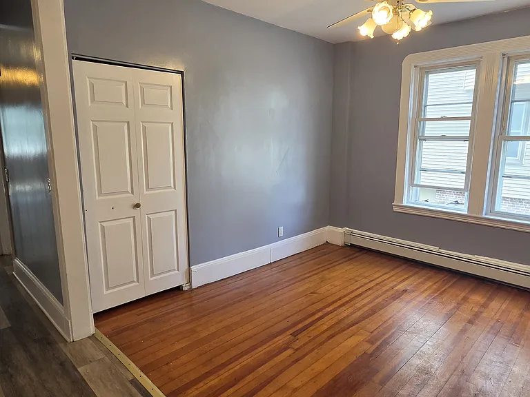 541 Bennington St #1 — Photo 4