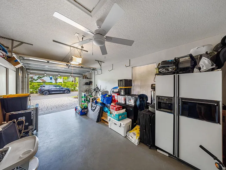 4117 W Palm Aire Dr #B2 — Photo 21