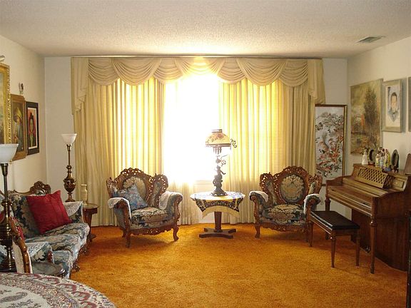 2nd image of 1505 Rockwood
