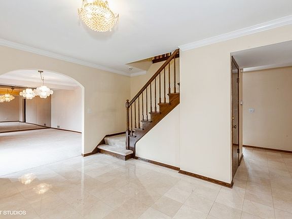 4th image of 227 Wood Glen Ln