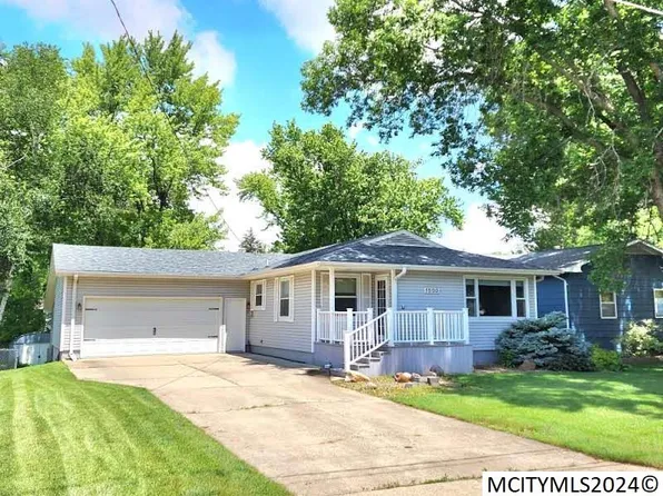 1500 W 6th Ave N, Clear Lake, IA 50428
