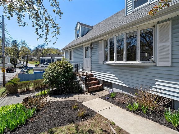 2nd image of 4 Spring Ct