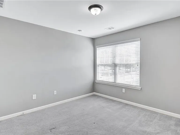 330 Avalon Sq — Photo 37