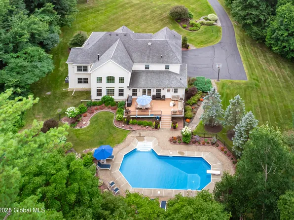 10 Madeline Lane, East Greenbush, NY 12061