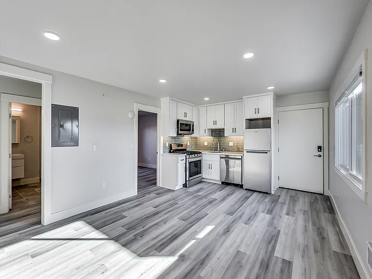 3413 Adeline St #4 — Photo 2