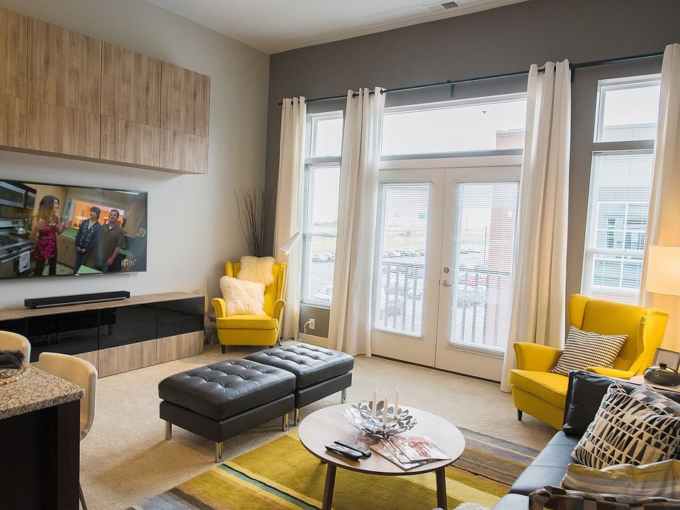 The Grant - Living Room