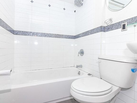 5th image of 1145 Dean St #3B