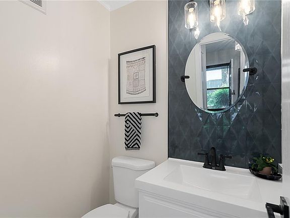 5th image of 10222 Conser St