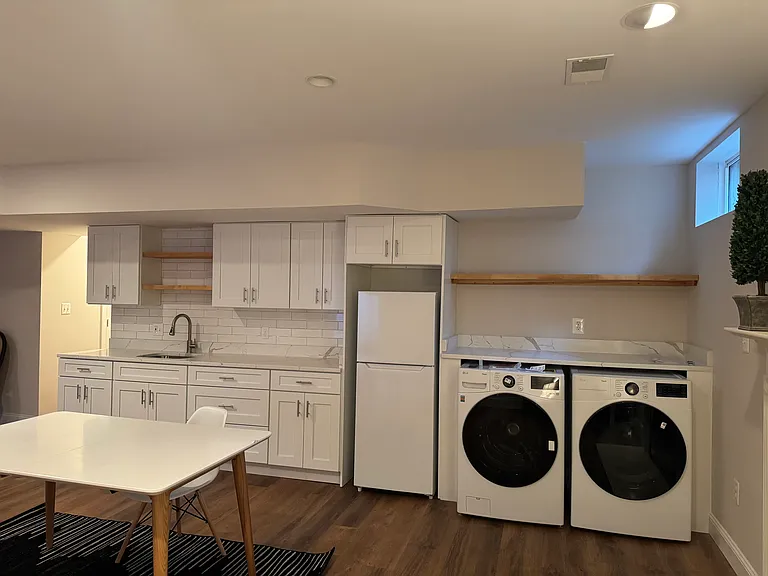Kitchenette/Laundry