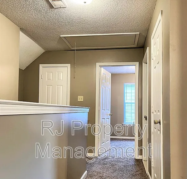 4615 Addington Dr — Photo 15