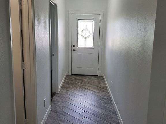4th image of 318 Apache Field Ln
