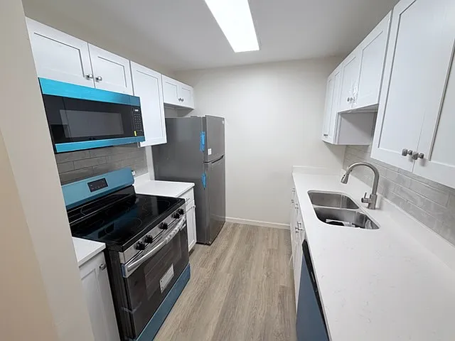 575 E Oak St — Photo 7